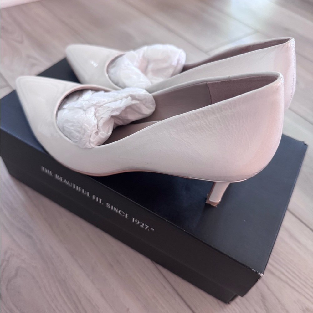 Naturalizer Everly Cream Shoes